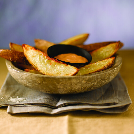 IPC_Crispy_Idaho_ Potato_Wedges_with_Sriracha.jpg