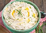 Slow Cooker Sour Cream and Chive Mashed Potatoes